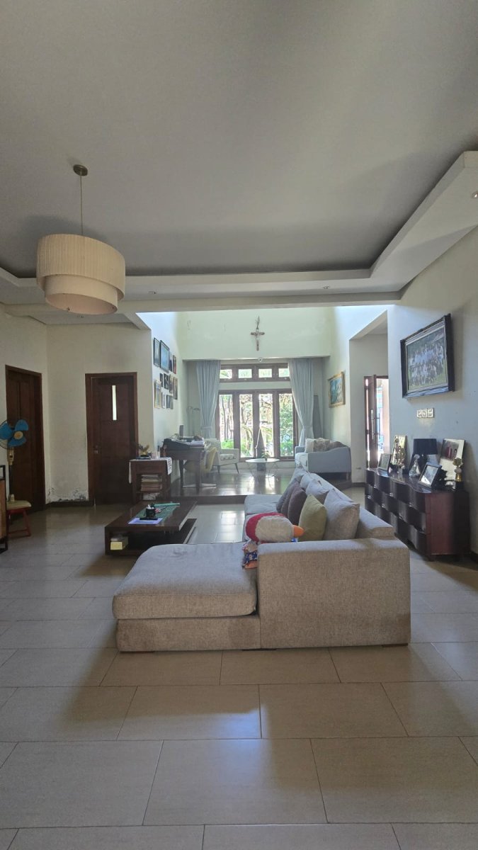 Rumah Mewah Siap Huni di Cluster Elite Gentan Solo - Foto 8