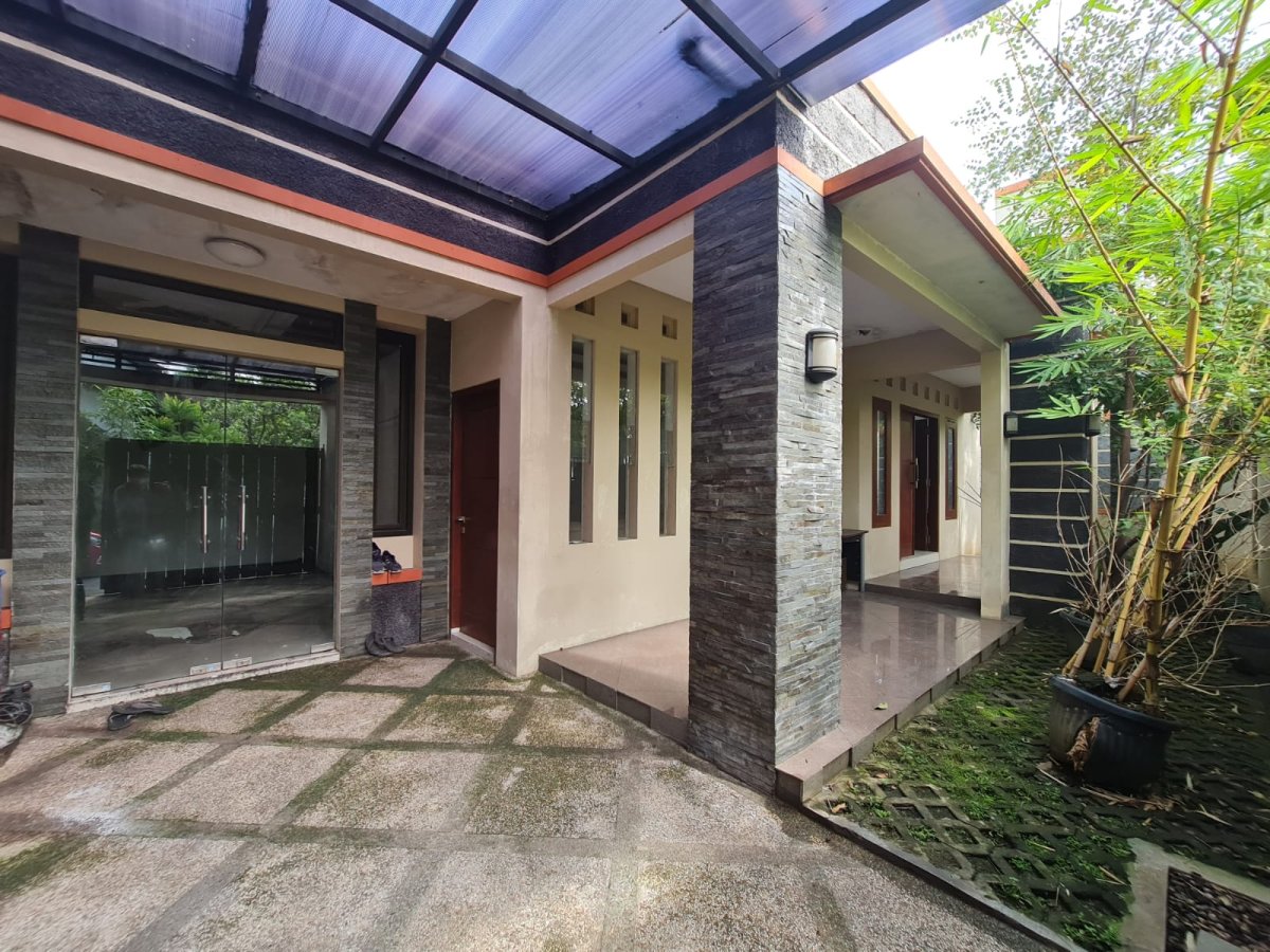Rumah Bagus Siap Pakai di Banyuanyar Banjarsari Solo - Foto 12