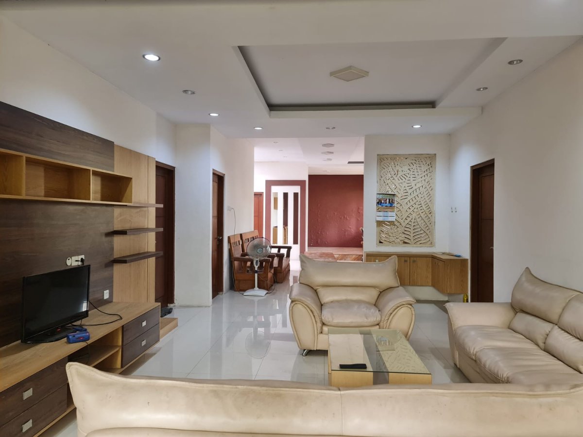 Rumah Bagus Siap Pakai di Banyuanyar Banjarsari Solo - Foto 4