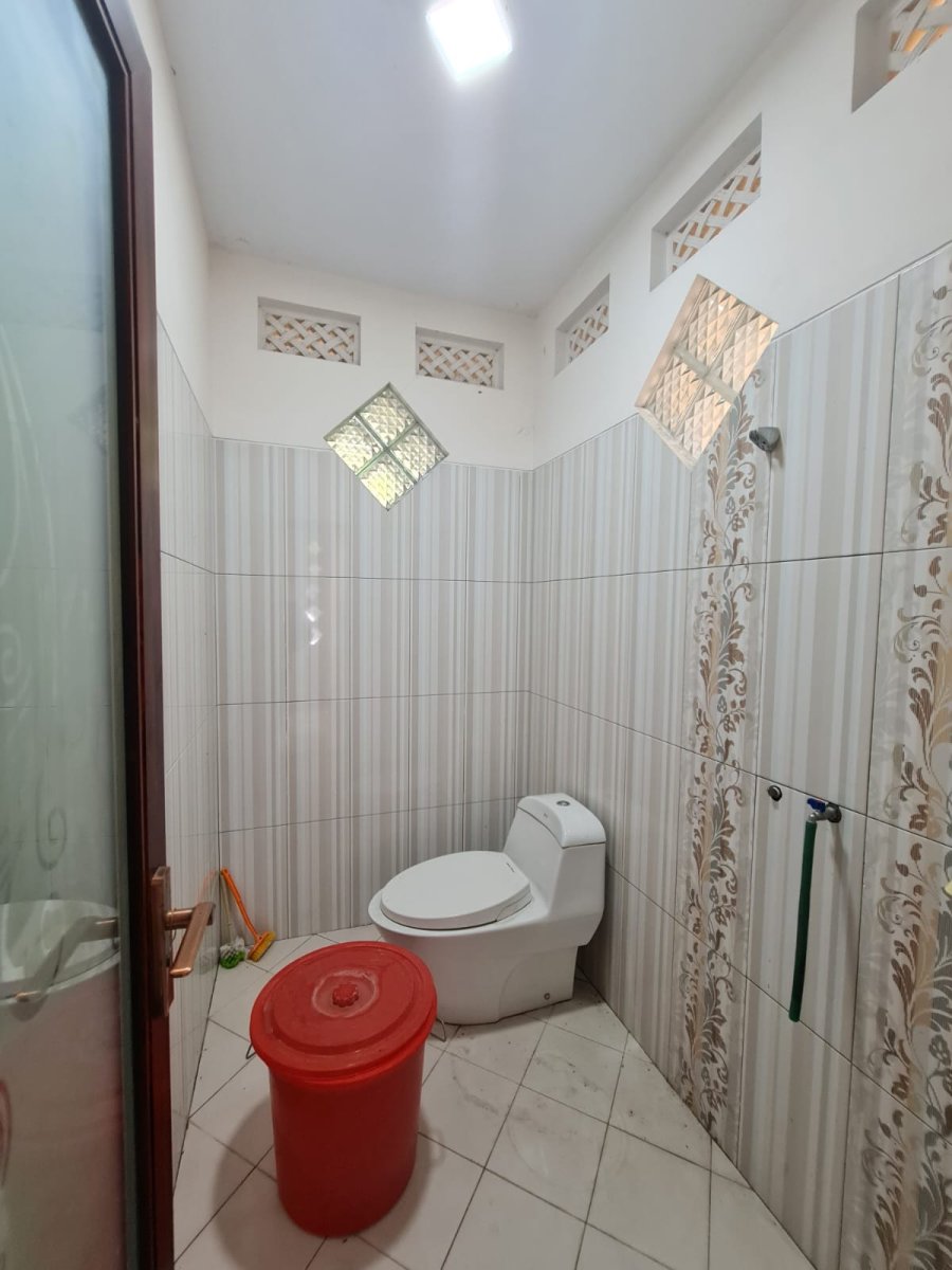 Rumah Bagus Siap Pakai di Banyuanyar Banjarsari Solo - Foto 14