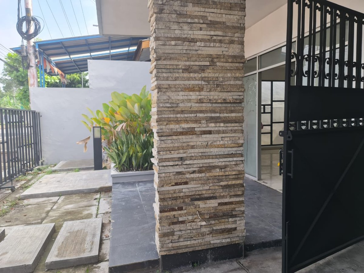 Rumah dan Ruang Usaha Strategis Di Jajar Laweyan Solo - Foto 10