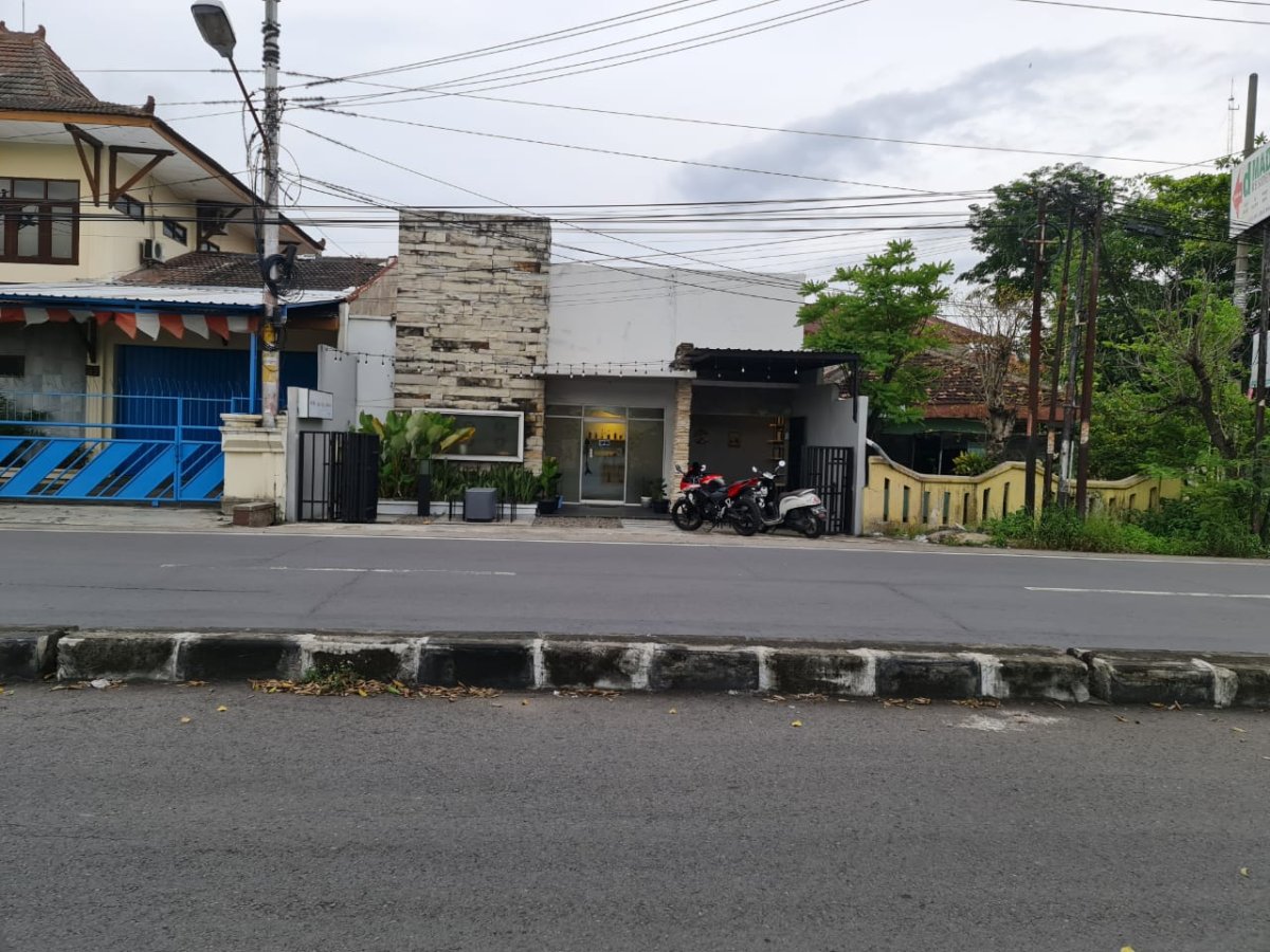 Rumah dan Ruang Usaha Strategis Di Jajar Laweyan Solo - Properti | Harcourts