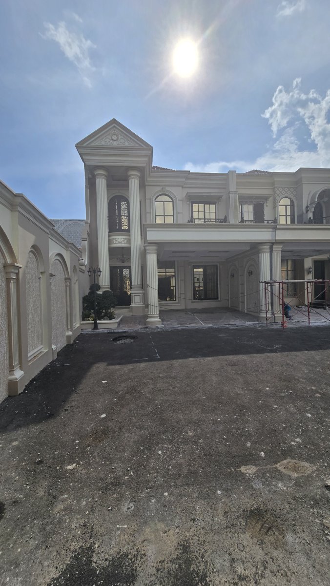 Rumah Mewah Baru American Style dekat Ringroad Jogja - Properti | Harcourts