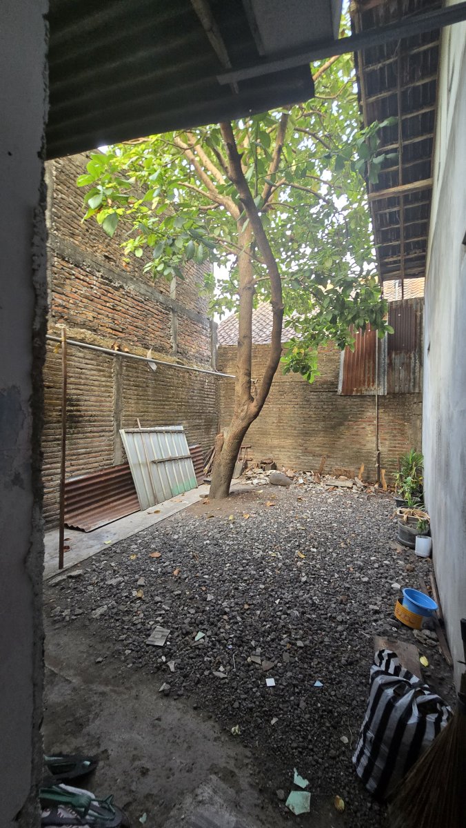 Rumah Hitung Tanah Dekat Jalan Adi Sucipto Jajar Laweyan Solo - Foto 9
