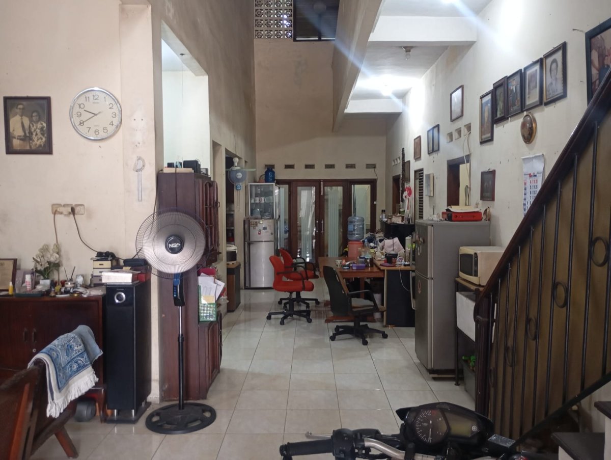 Dijual Rumah 2 Lantai Strategis di Bintaro Sektor 1, Pinggir Jalan Hidup, Cocok untuk Tempat Tinggal & Usaha - Foto 2