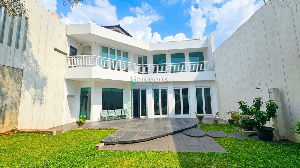 Rumah Bagus dan Terawat Lokasi Sangat Staretgis Area Menteng - Foto 8