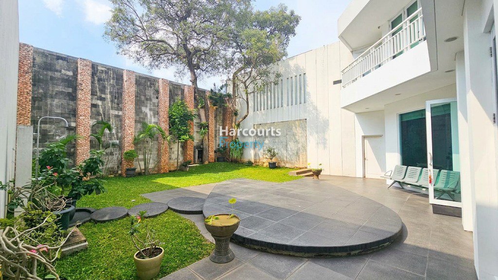 Rumah Bagus dan Terawat Lokasi Sangat Staretgis Area Menteng - Foto 10