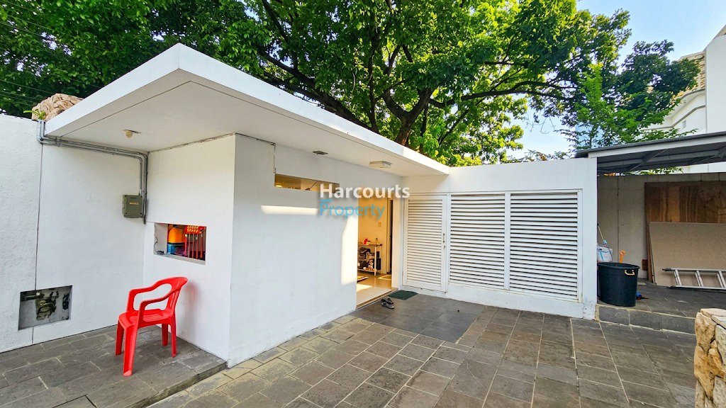 Rumah Bagus dan Terawat Lokasi Sangat Staretgis Area Menteng - Foto 6