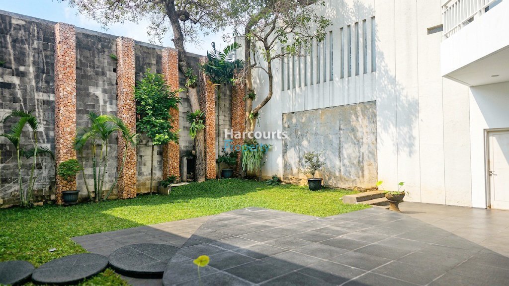 Rumah Bagus dan Terawat Lokasi Sangat Staretgis Area Menteng - Foto 11