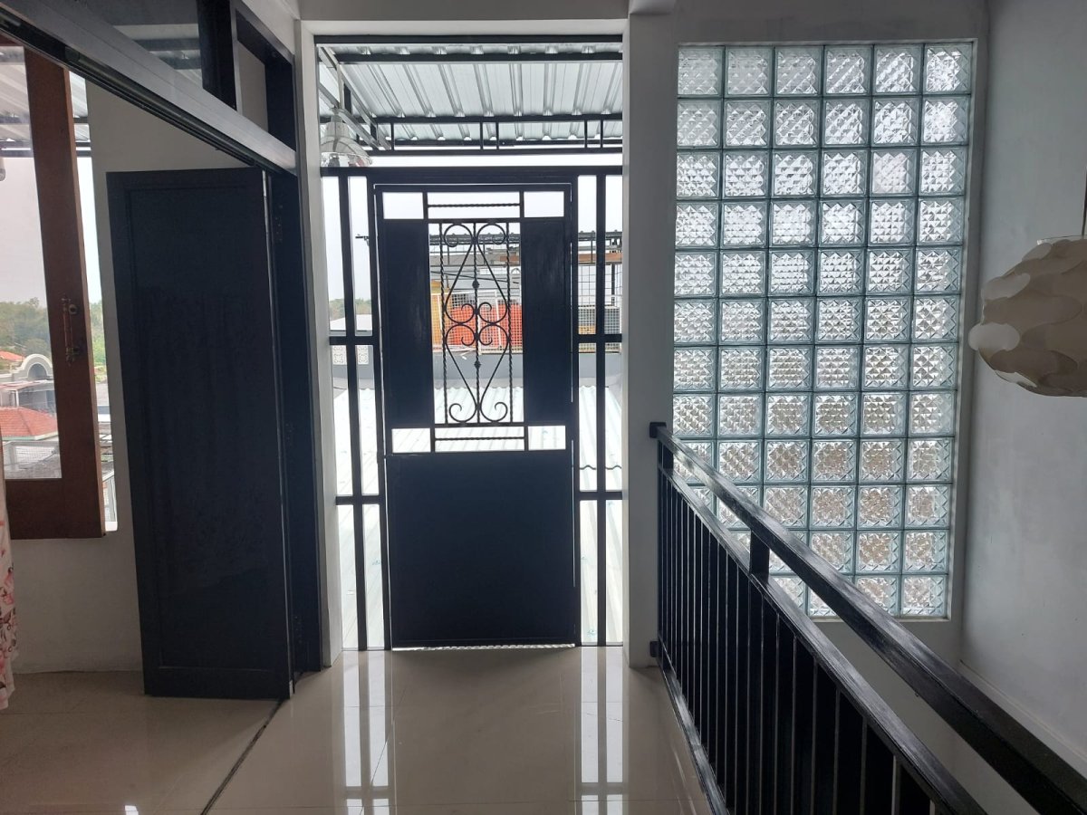 Rumah 2,5 Lantai Cocok untuk Usaha di Wonorejo, Dekat Jayawijaya Mojosongo - Foto 9