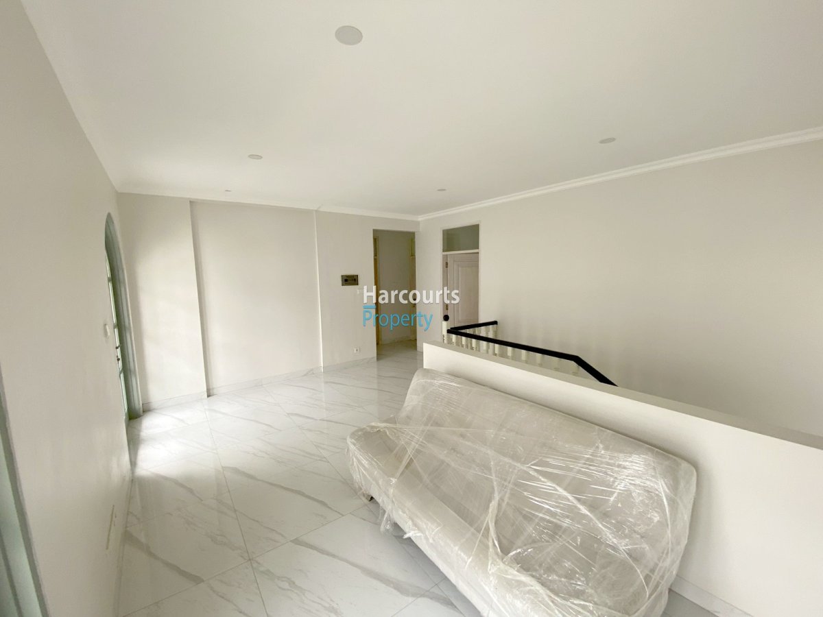 Rumah Modern Minimalis Lokasi Strategis Area Kuningan - Foto 2