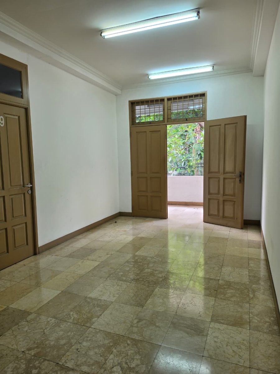 Jual Rumah di Jalan Raya Tomang Grogol Petamburan Jakarta Barat RR - Foto 2