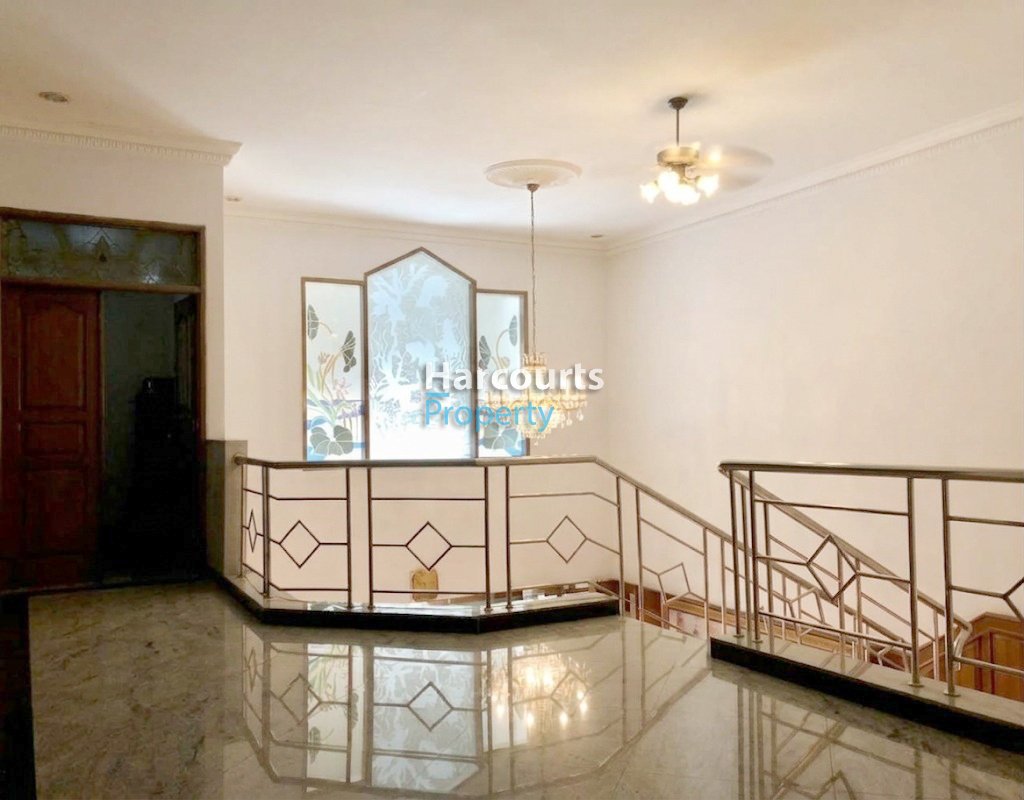 Rumah 2 Lantai Siap Huni Area Jatiwaringin - Foto 13