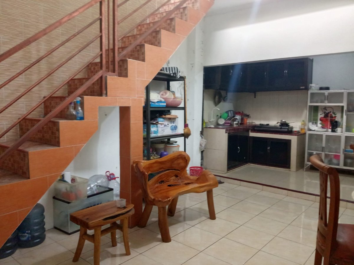 Rumah 2 Lantai Full Furnished di Jajar, Laweyan, Solo - Foto 11