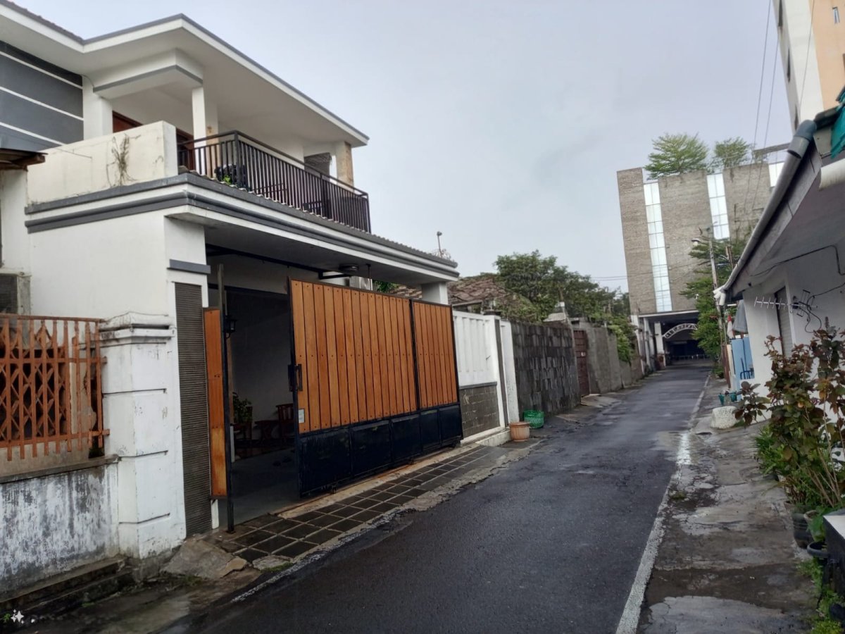 Rumah 2 Lantai Full Furnished di Jajar, Laweyan, Solo - Foto 2