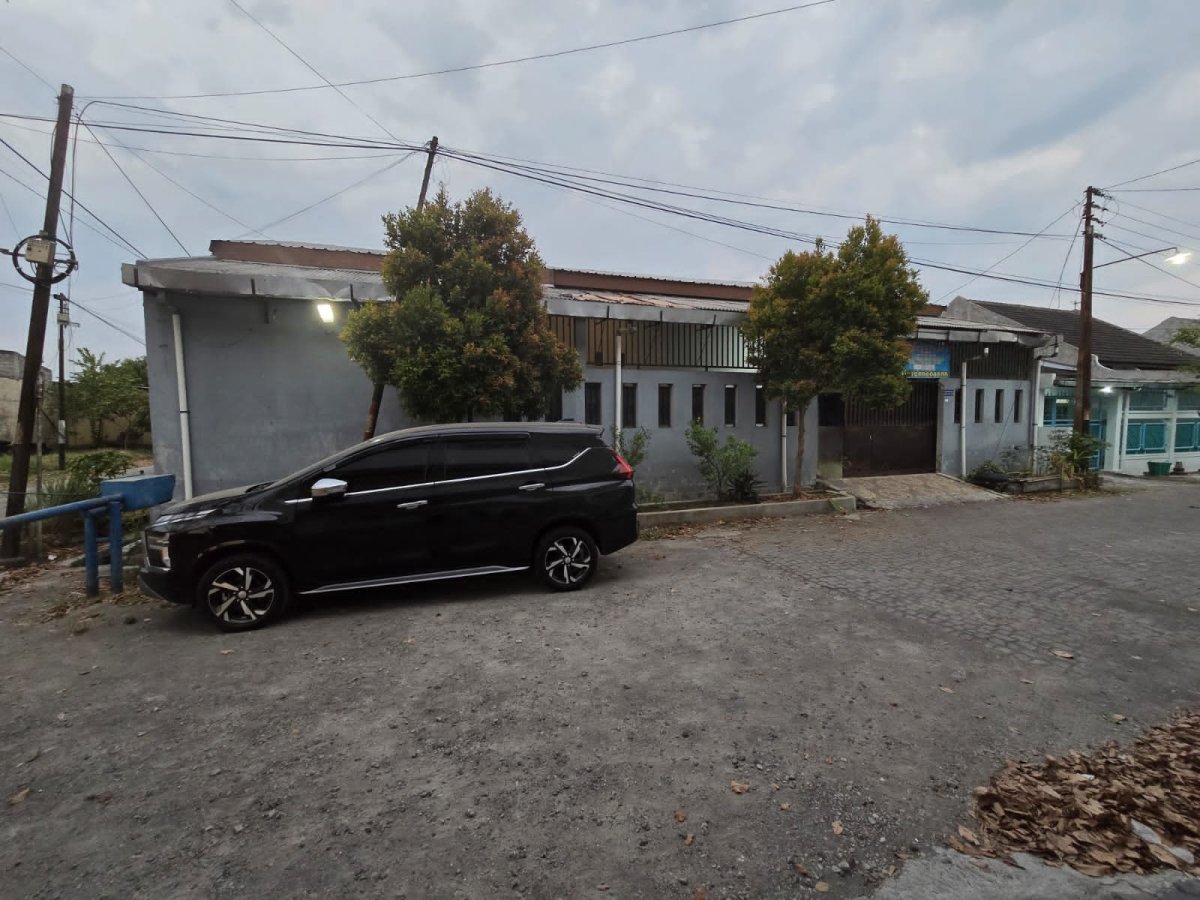 Rumah / Gudang Strategis Siap Pakai di Grogol Indah, Telukan, Grogol - Foto 2