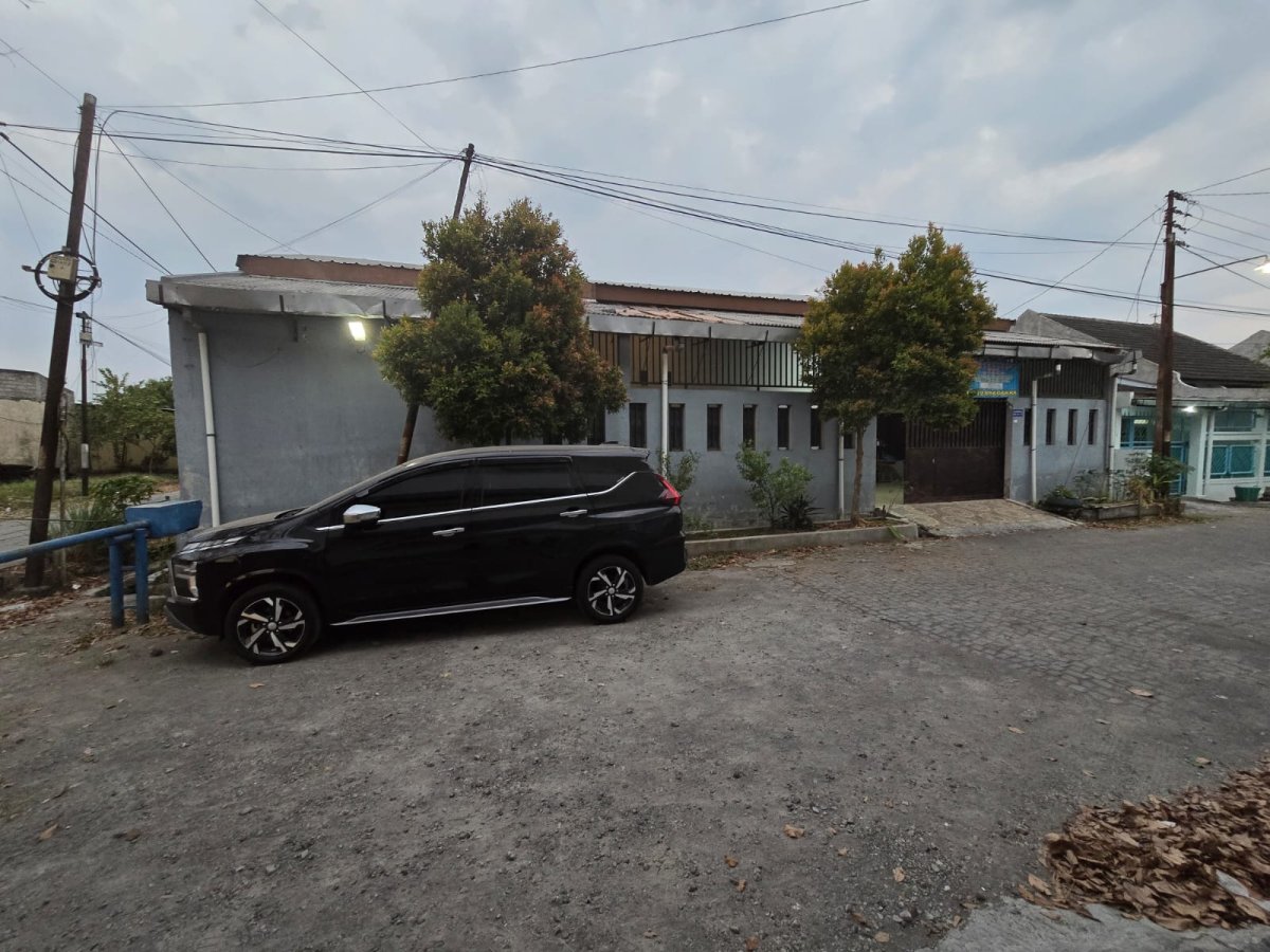 Rumah / Gudang Strategis Siap Pakai di Grogol Indah, Telukan, Grogol - Properti | Harcourts