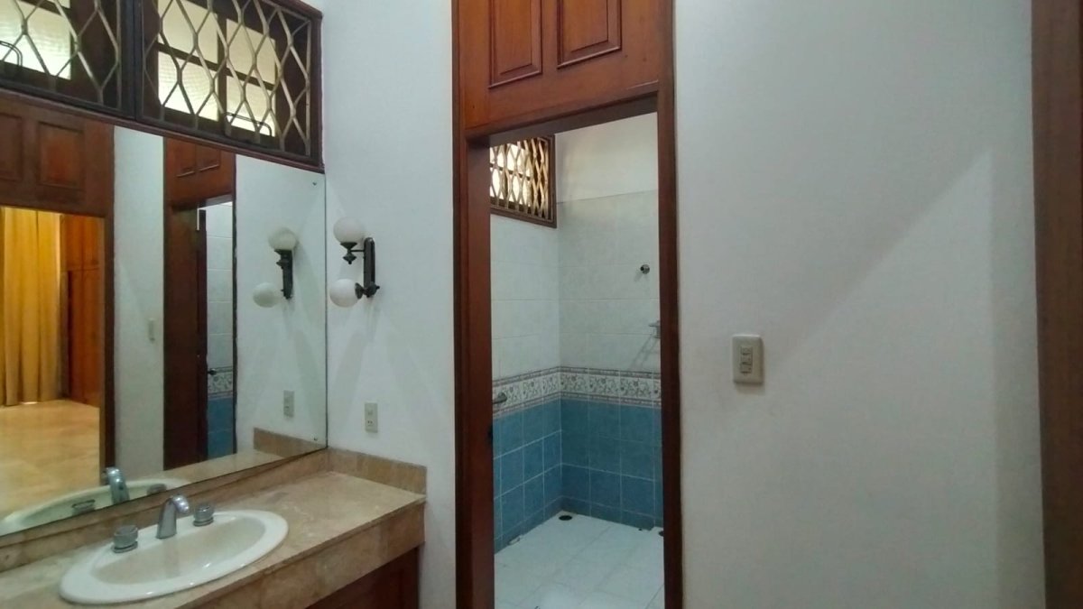 Rumah Klasik Tenang Asri berhalaman luas di Kemang Utara Bangka Jakarta Selatan ZM - Foto 5