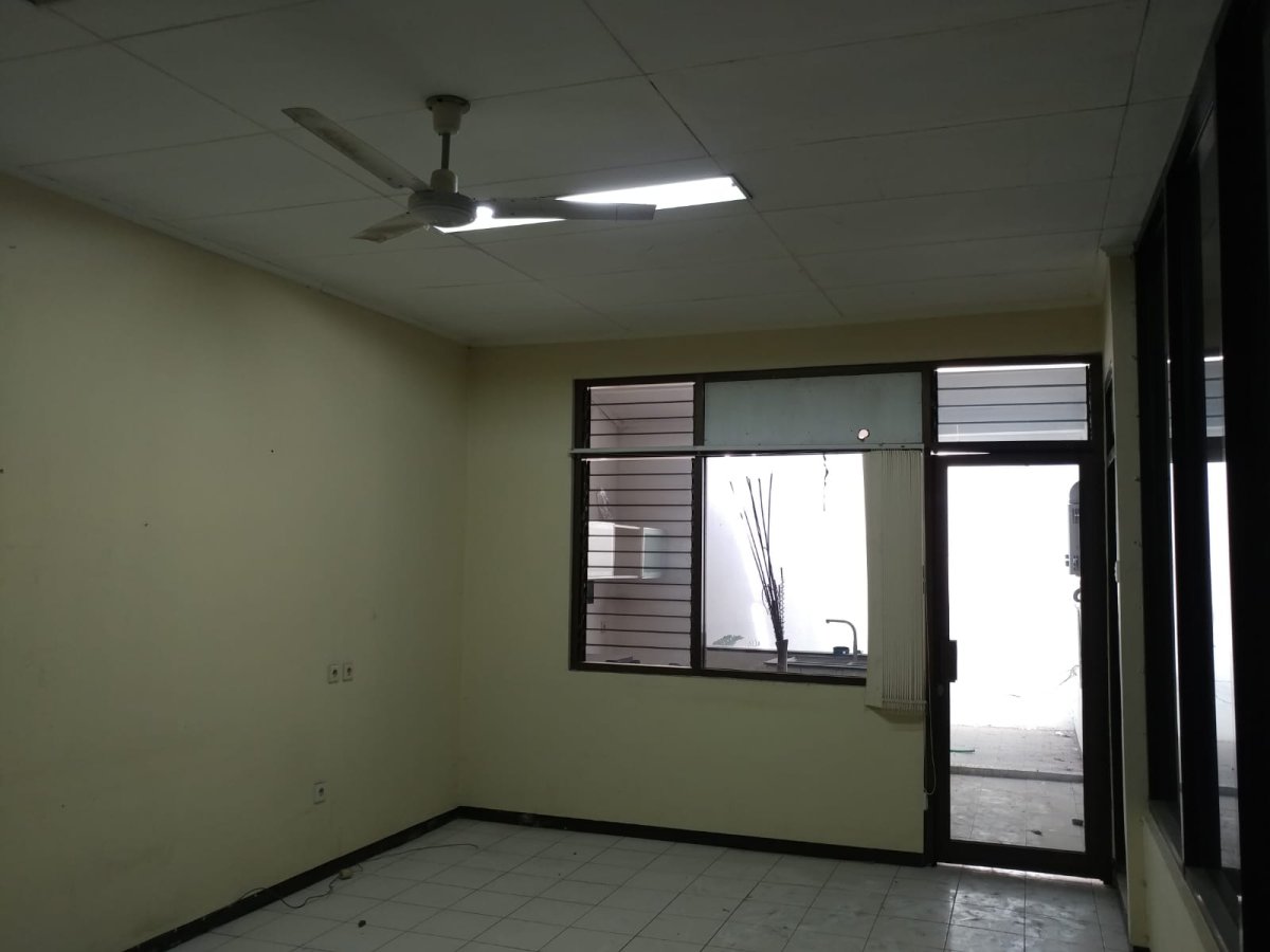 Ruko 3 Lantai Strategis di Jalan Ir. Soekarno, Solo Baru - Foto 7