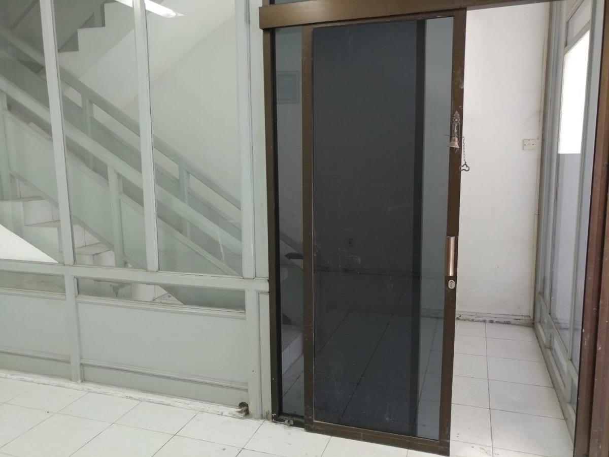 Ruko 3 Lantai Strategis di Jalan Ir. Soekarno, Solo Baru - Foto 2