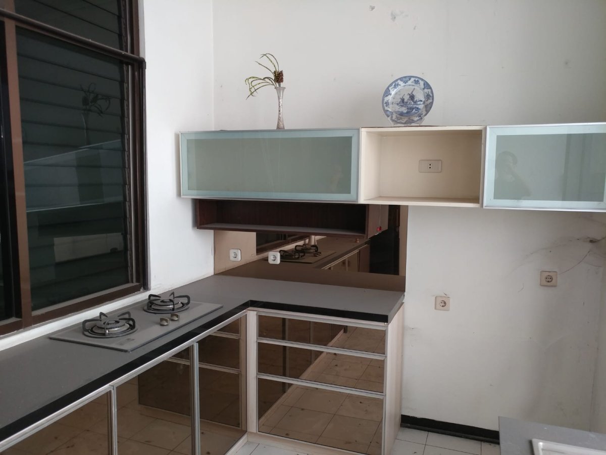 Ruko 3 Lantai Strategis di Jalan Ir. Soekarno, Solo Baru - Foto 10