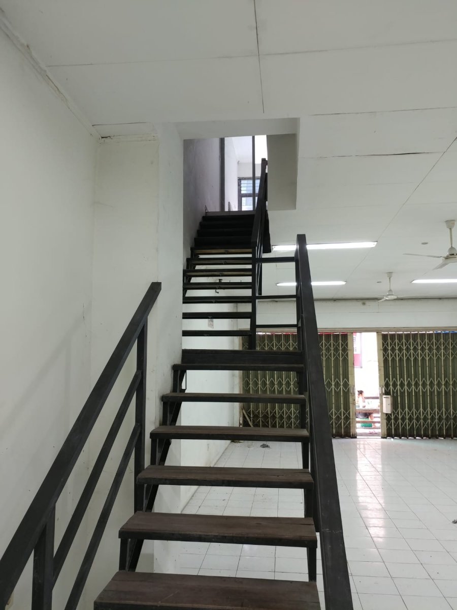 Ruko 3 Lantai Strategis di Jalan Ir. Soekarno, Solo Baru - Foto 4