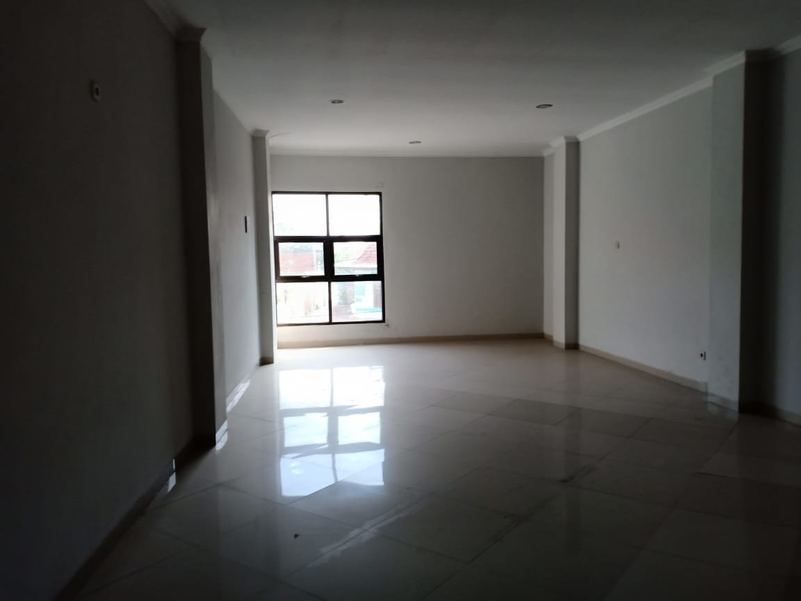 Ruko 3 Lantai Strategis di Jalan Dr. Rajiman, Solo - Foto 12