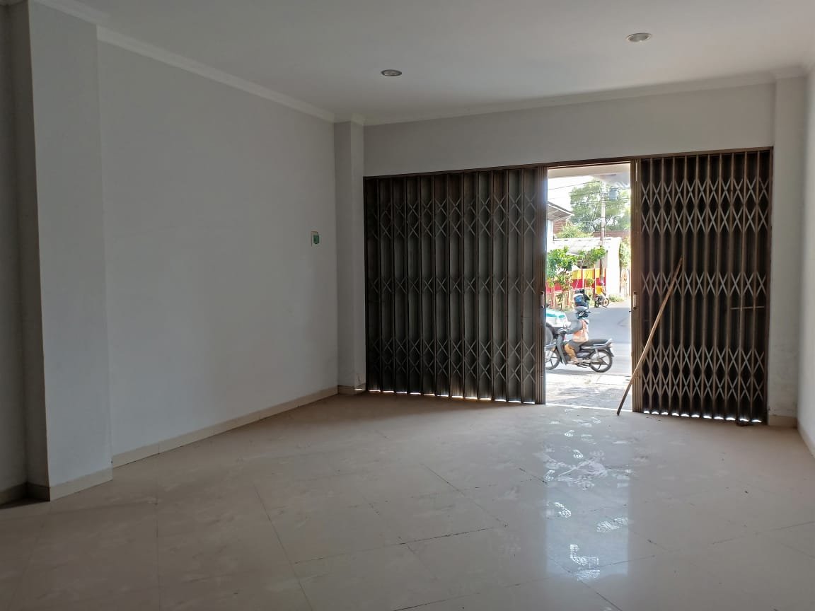 Ruko 3 Lantai Strategis di Jalan Dr. Rajiman, Solo - Foto 5