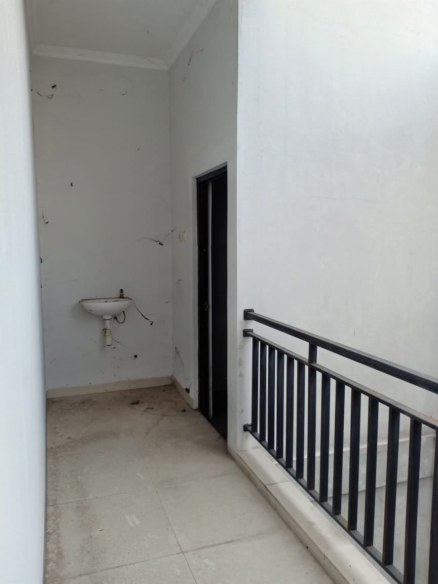 Ruko 3 Lantai Strategis di Jalan Dr. Rajiman, Solo - Foto 6