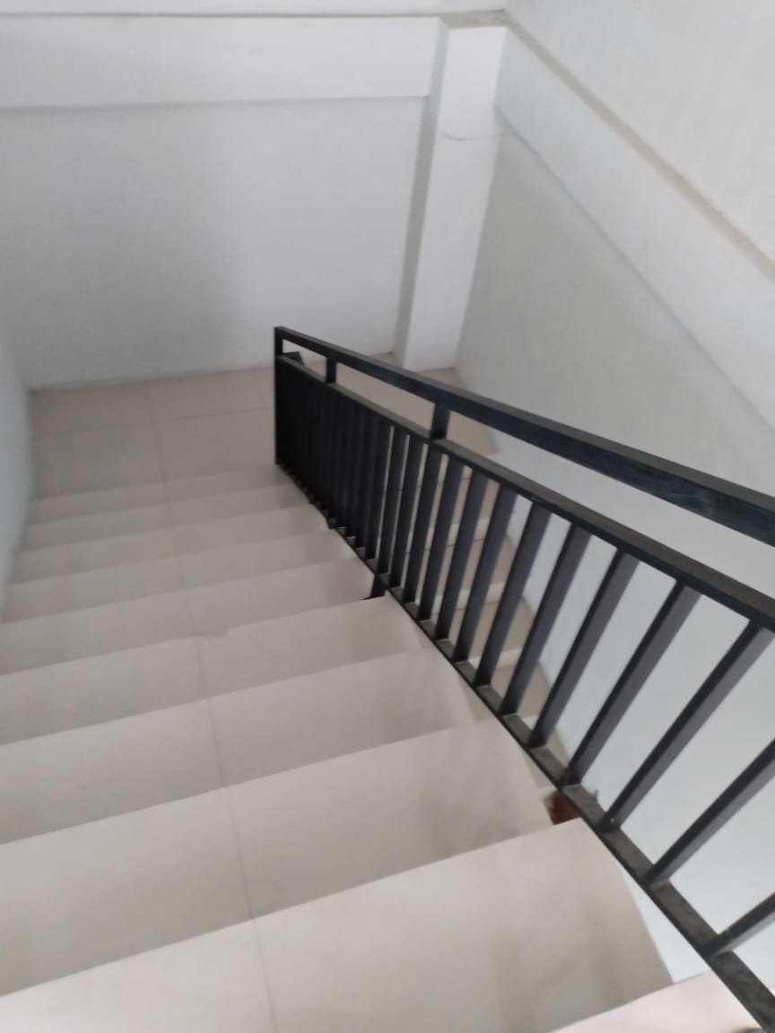 Ruko 3 Lantai Strategis di Jalan Dr. Rajiman, Solo - Foto 8