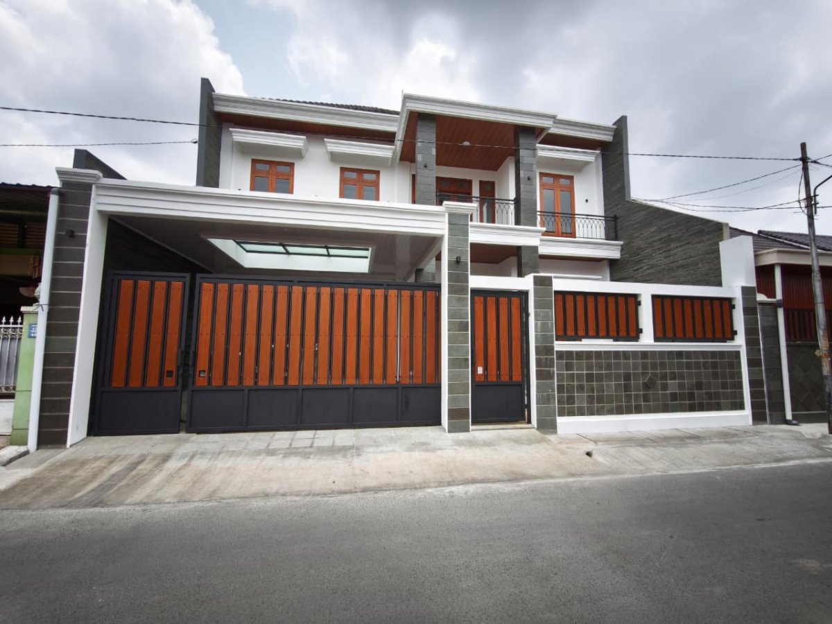 Rumah Bagus Baru Gress 2 Lantai di Sumber, Banjarsari, Solo - Properti | Harcourts