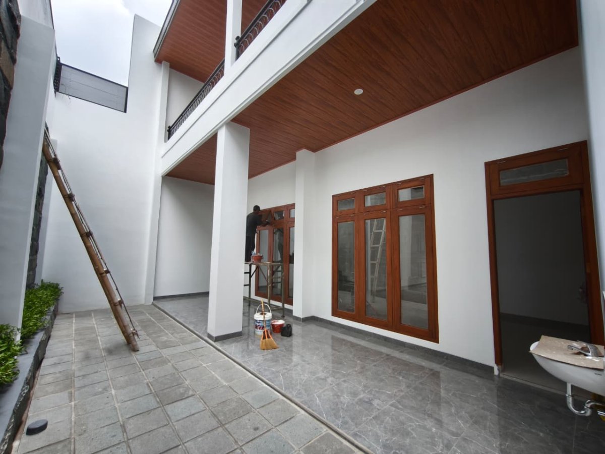 Rumah Bagus Baru Gress 2 Lantai di Sumber, Banjarsari, Solo - Foto 2