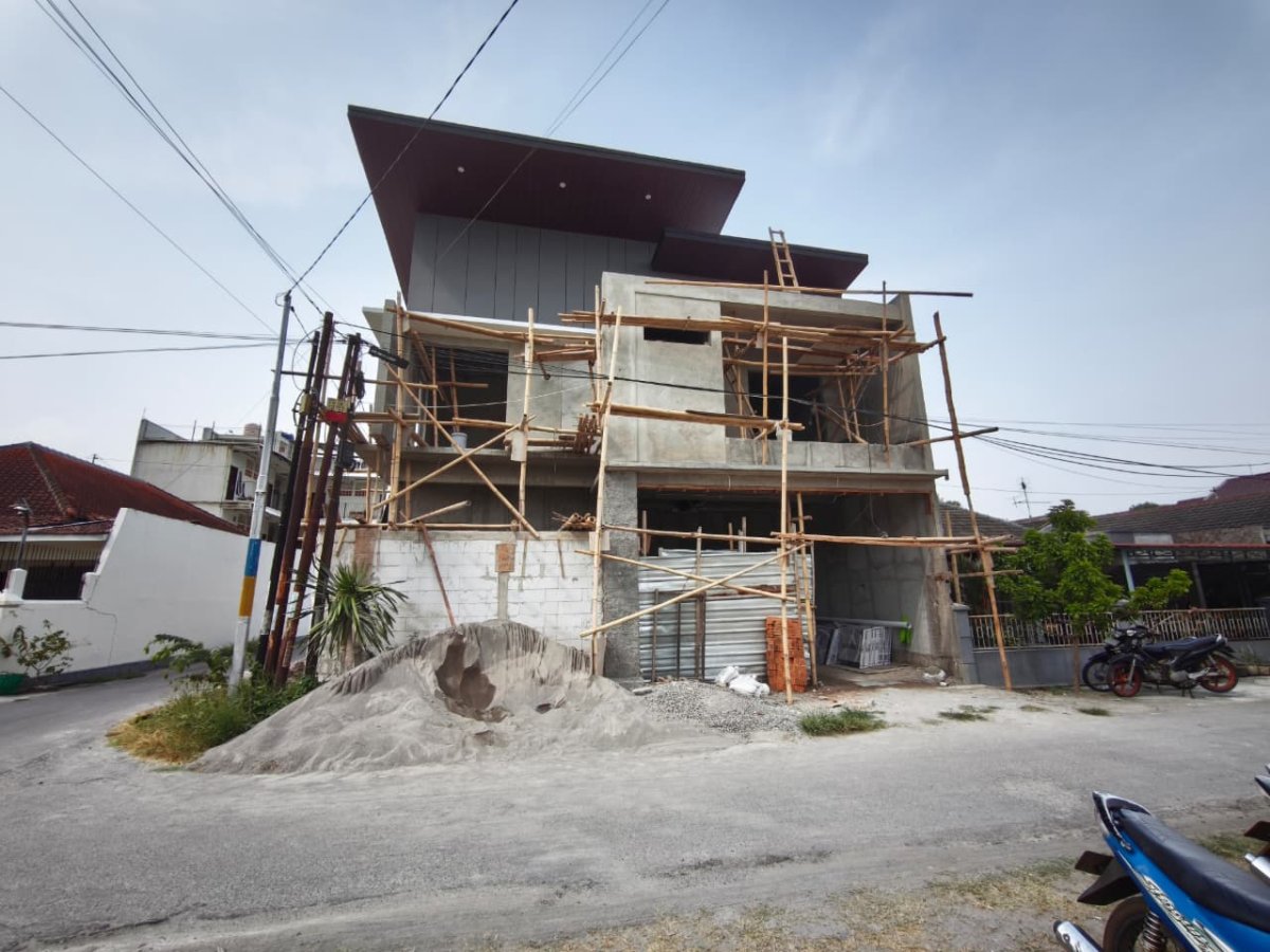 Rumah Baru Gress dengan Kolam Renang di Lokasi Premium Karangasem, Laweyan, Solo - Foto 6