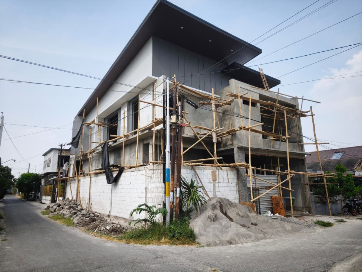 Rumah Baru Gress dengan Kolam Renang di Lokasi Premium Karangasem, Laweyan, Solo - Foto 3