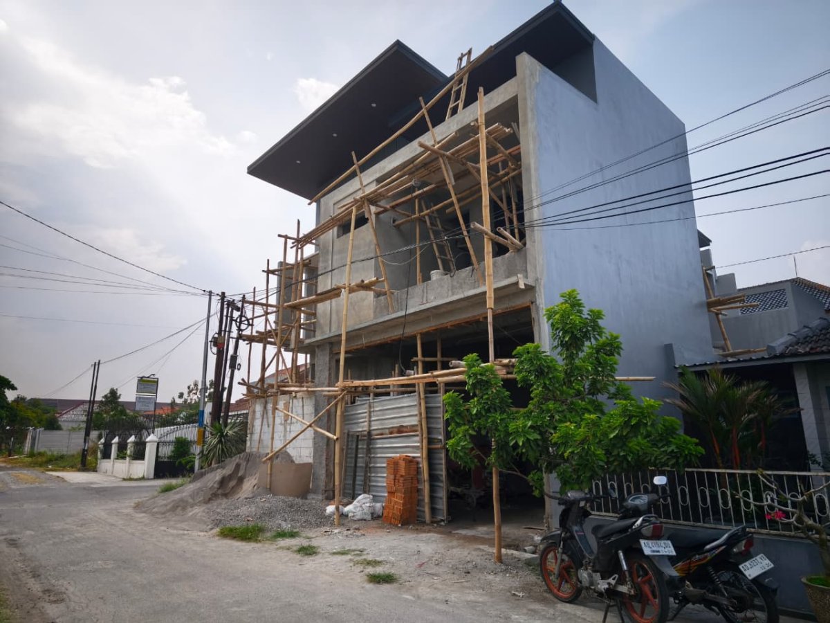 Rumah Baru Gress dengan Kolam Renang di Lokasi Premium Karangasem, Laweyan, Solo - Properti | Harcourts