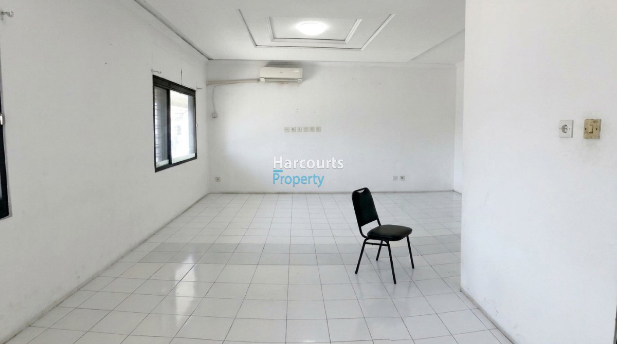 Dijual Cepat Rumah Klasik 2 Lantai di Bawah NJOP Area Bangka - Foto 3