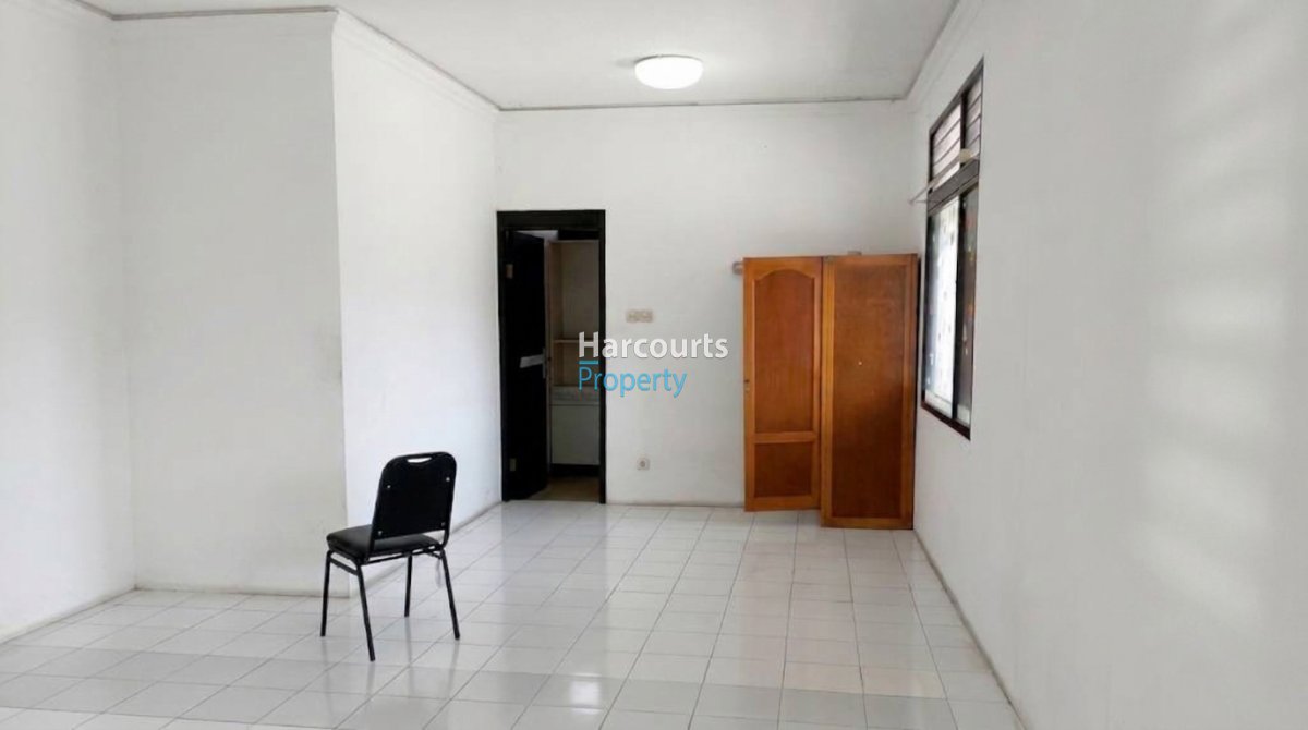 Dijual Cepat Rumah Klasik 2 Lantai di Bawah NJOP Area Bangka - Foto 5