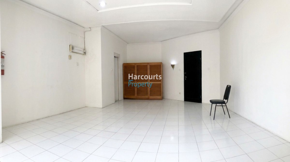Dijual Cepat Rumah Klasik 2 Lantai di Bawah NJOP Area Bangka - Foto 2
