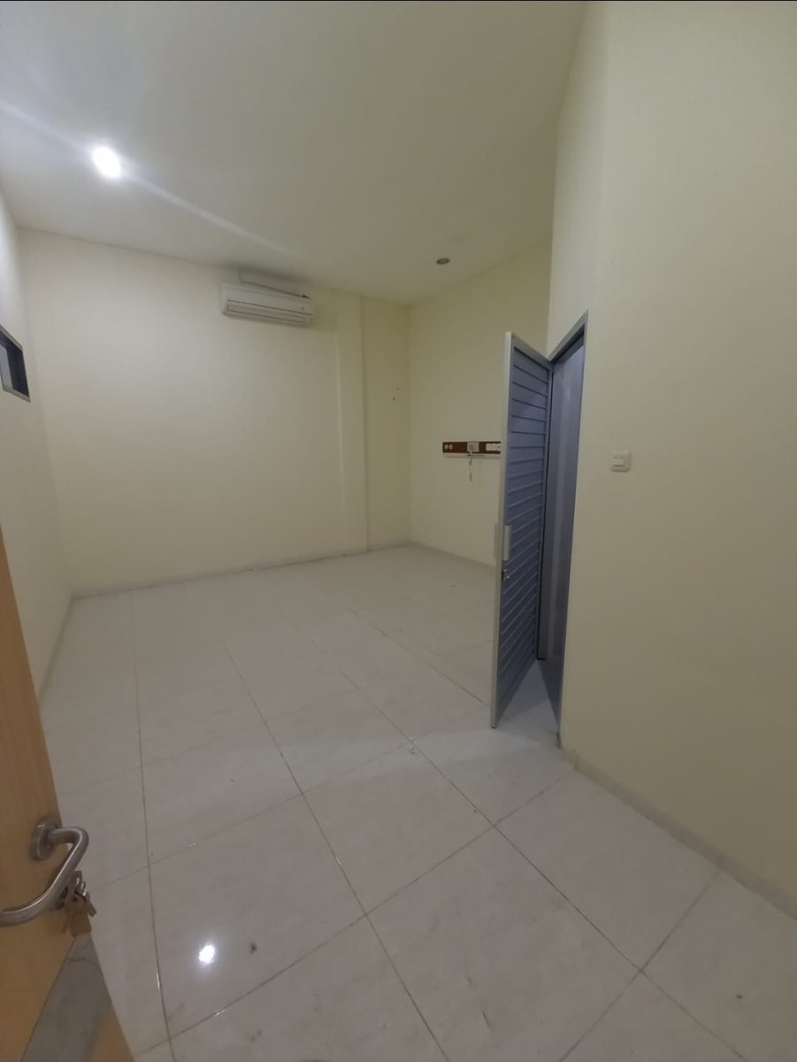 Ruang Usaha Sangat Strategis di Jalan Adisucipto, Solo - Foto 5