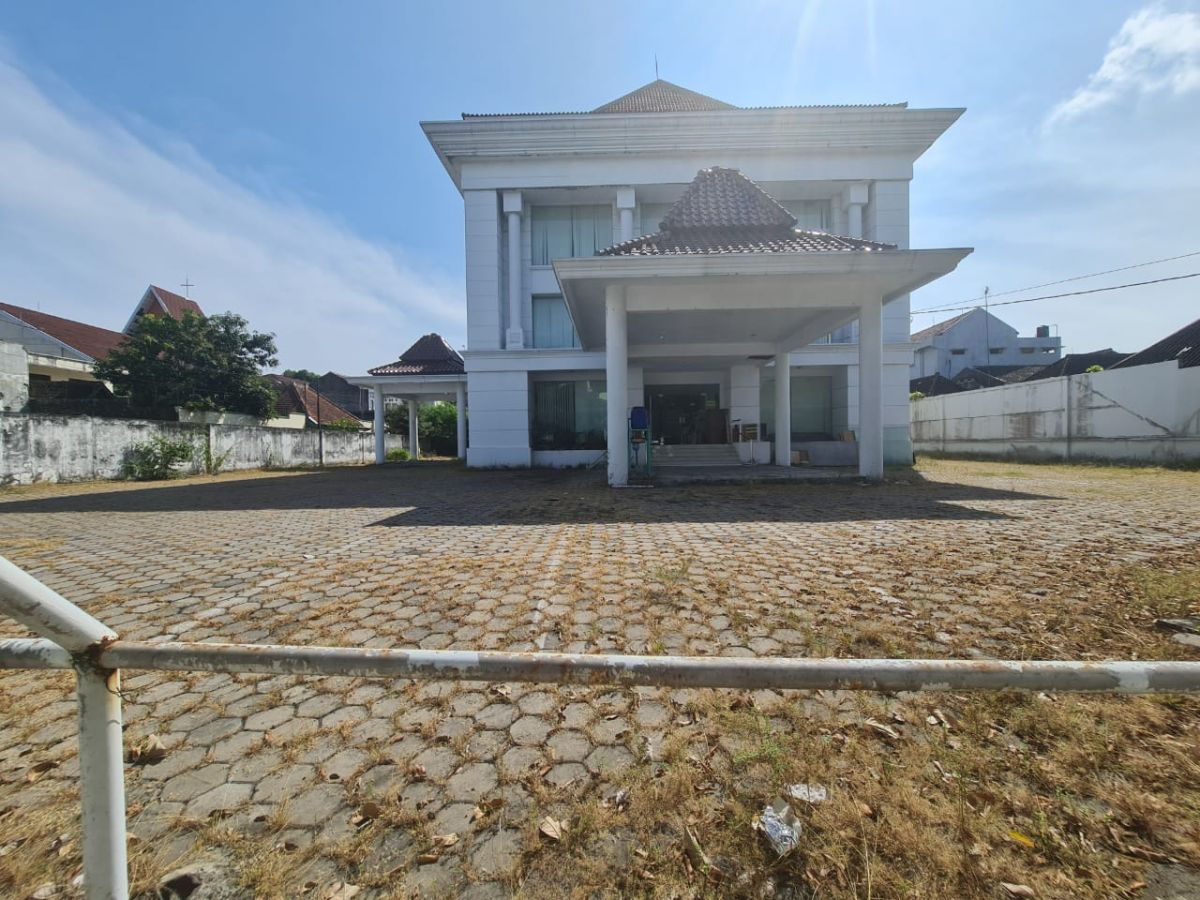 SEWA GEDUNG SUPER STRATEGIS EKS BANK – AREA PREMIUM VETERAN SOLO!
