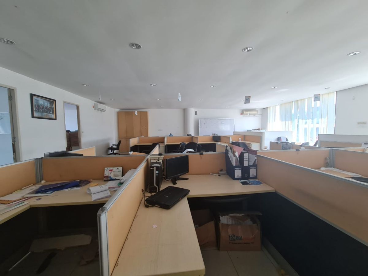 SEWA GEDUNG SUPER STRATEGIS EKS BANK – AREA PREMIUM VETERAN SOLO! - Foto 6