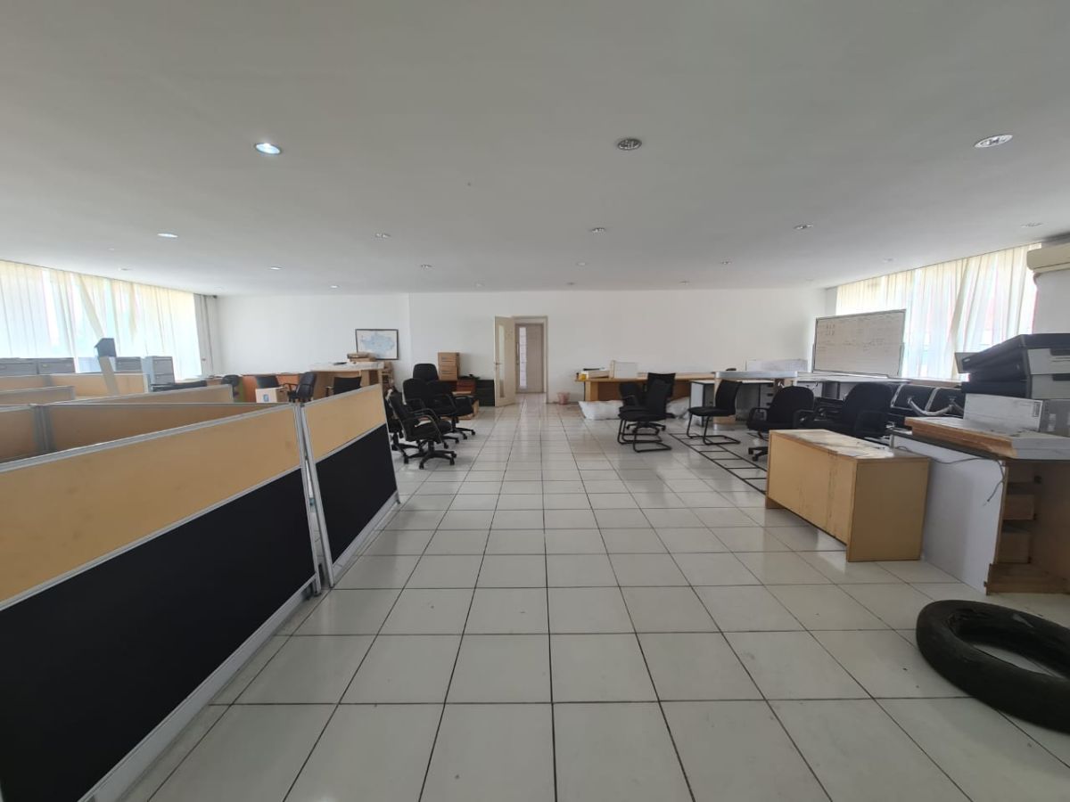 SEWA GEDUNG SUPER STRATEGIS EKS BANK – AREA PREMIUM VETERAN SOLO! - Foto 8