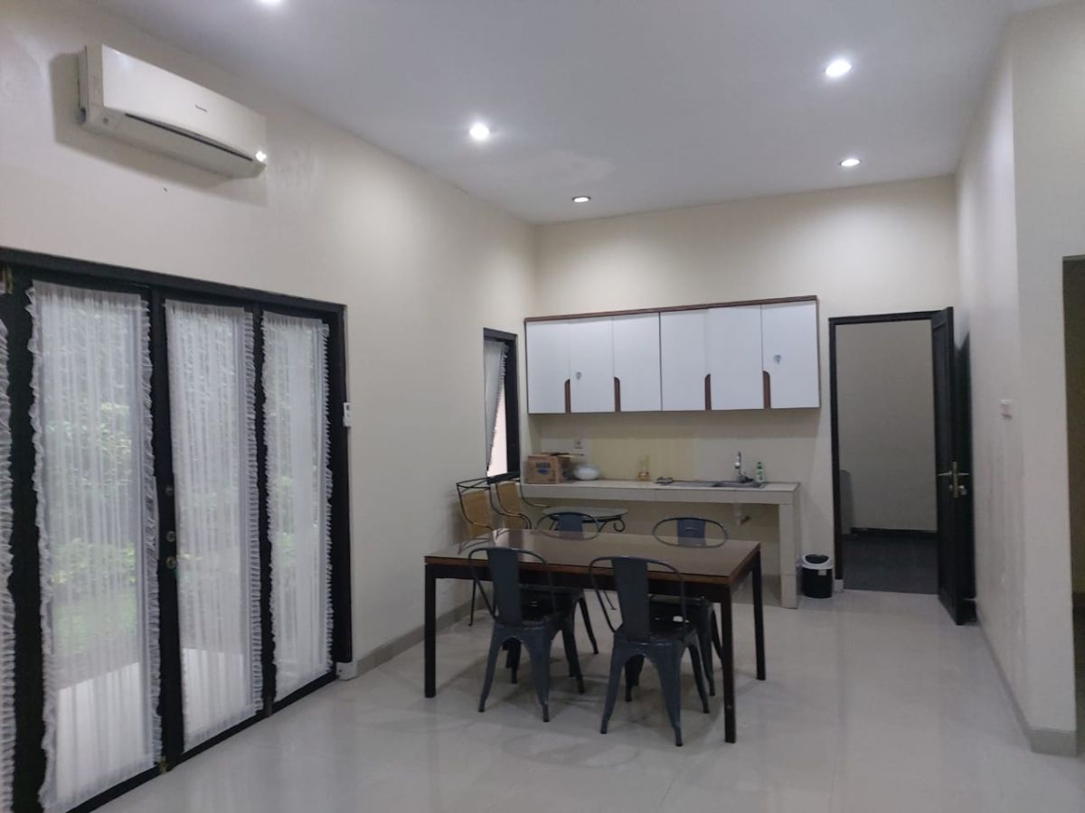 Disewa Rumah Bagus Full Furnished Siap Huni di Cluster Elite Lor in Residence Solo - Foto 3