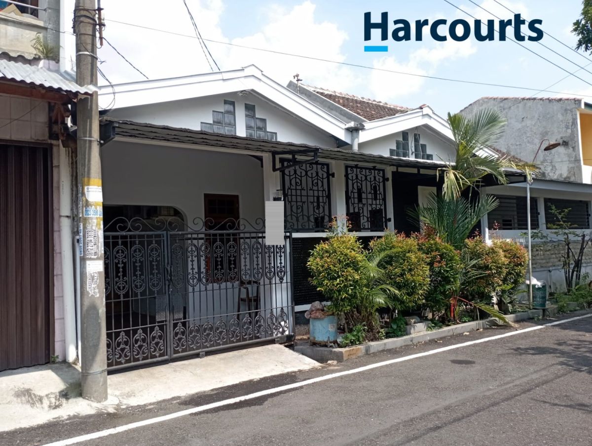 Dijual Rumah Bagus Full Furnished Siap Pakai di Perum Fajar Indah Baturan Colomadu, Solo
