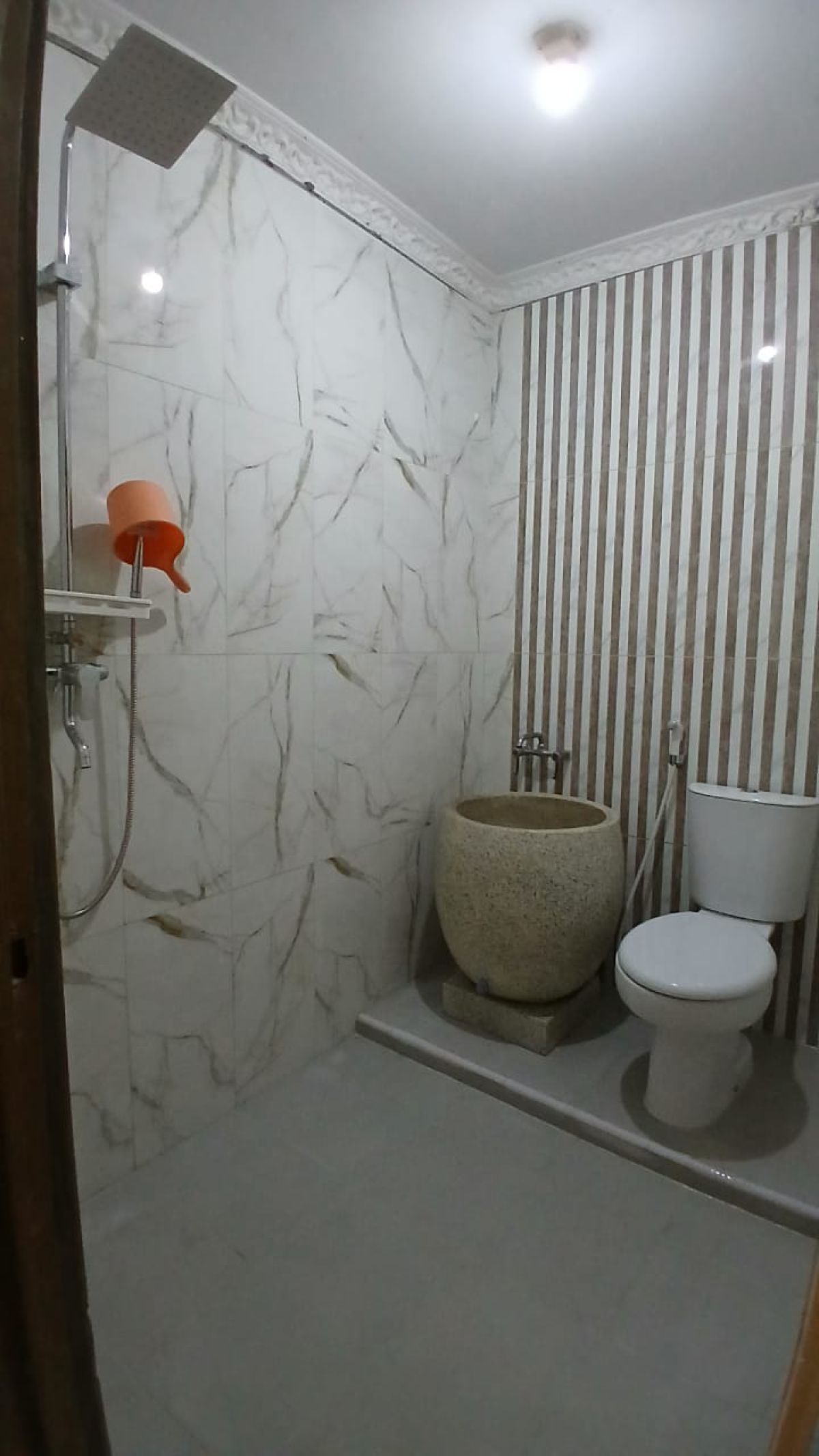 Dijual Rumah Bagus Full Furnished Siap Pakai di Perum Fajar Indah Baturan Colomadu, Solo - Foto 2