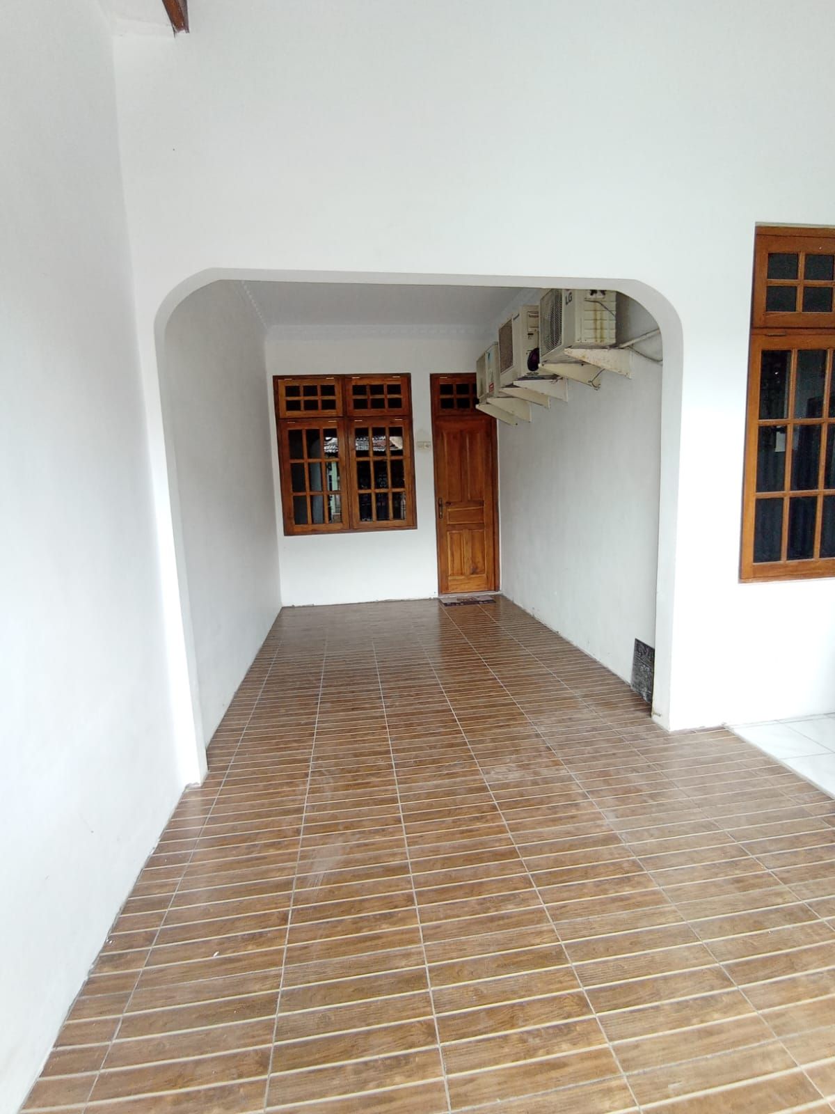 Dijual Rumah Bagus Full Furnished Siap Pakai di Perum Fajar Indah Baturan Colomadu, Solo - Foto 9