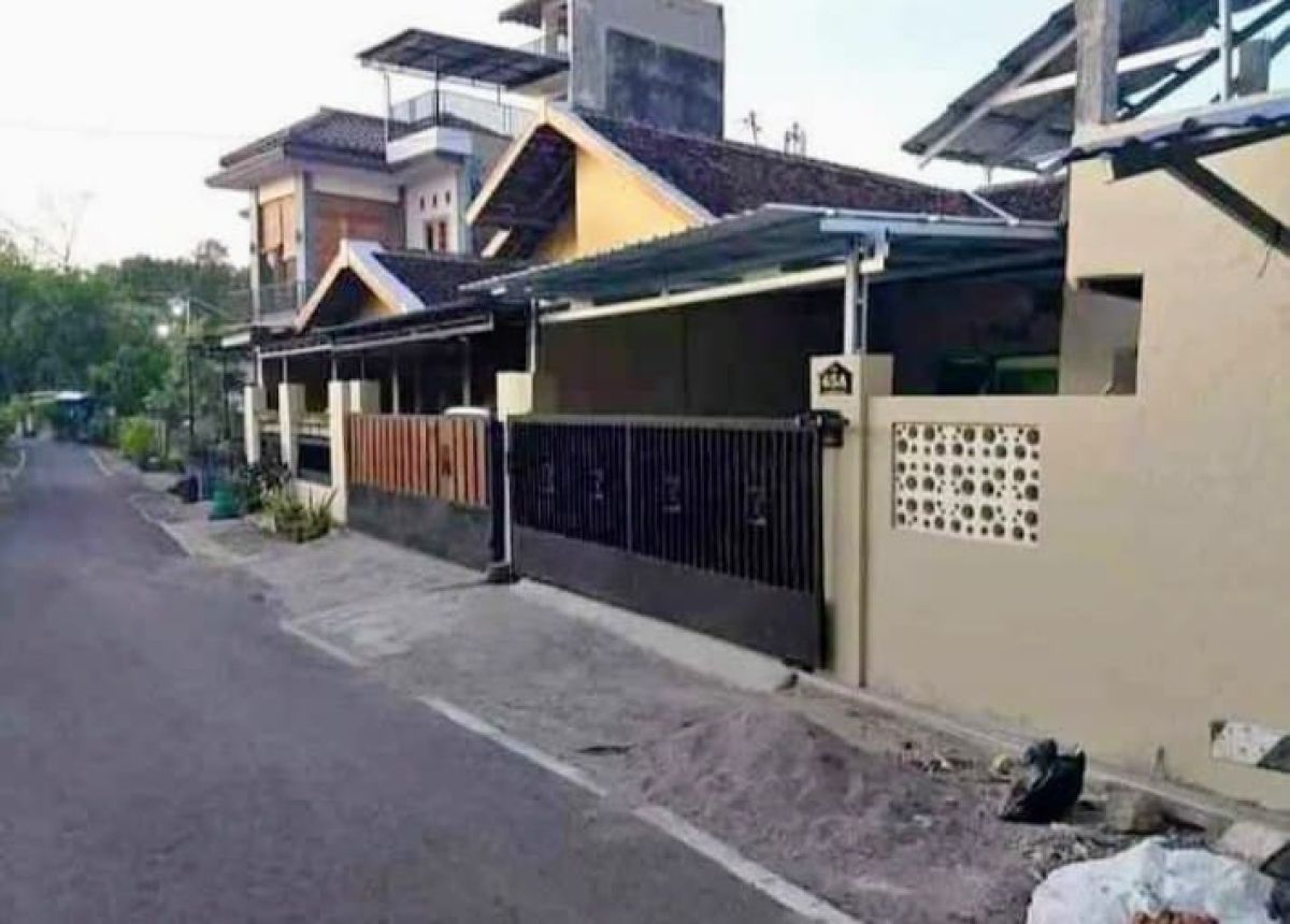 Dijual Rumah Strategis di Jl Kahuripan,  Sumber, Solo