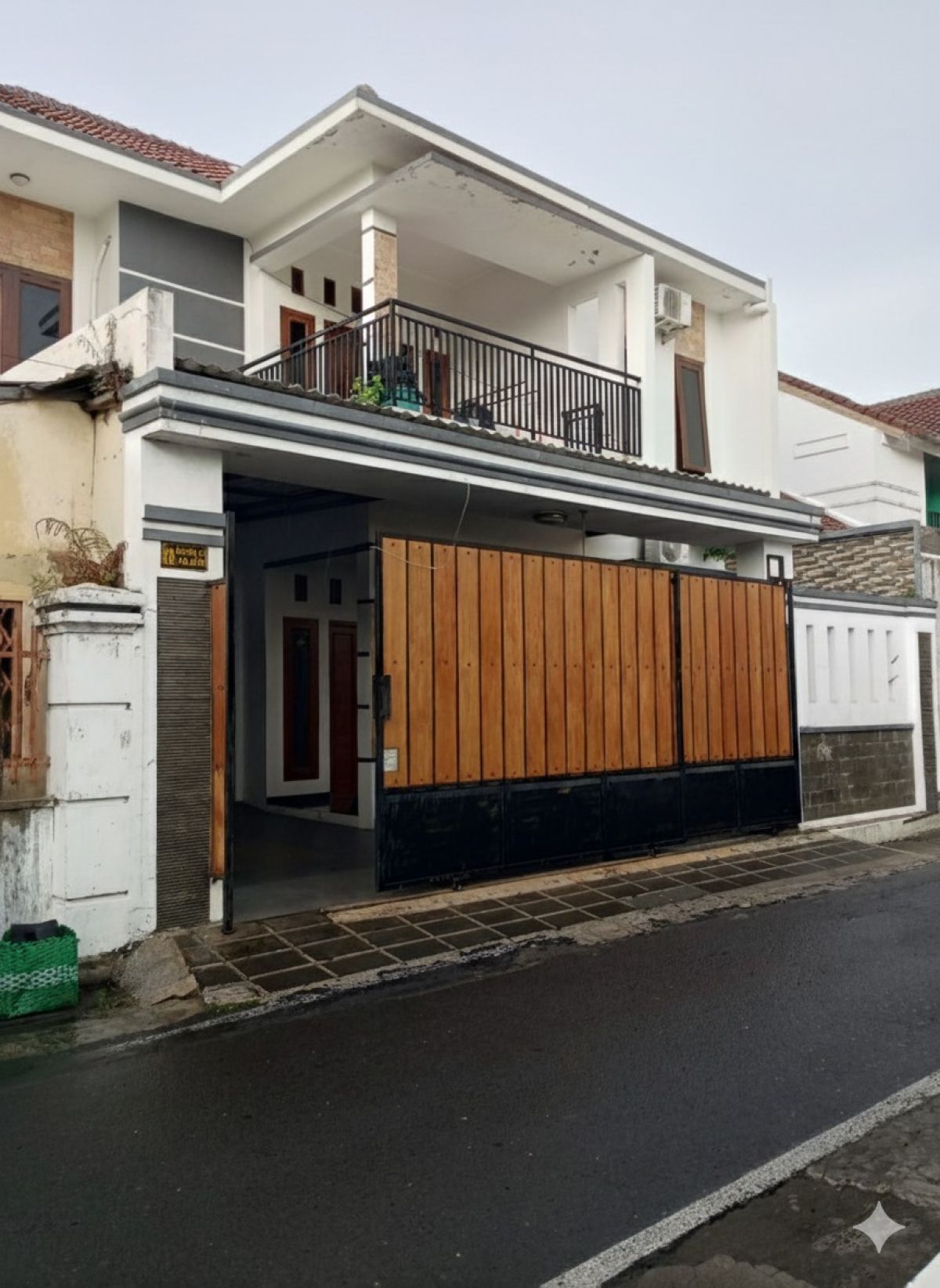 Rumah 2 Lantai Full Furnished di Jajar, Laweyan, Solo