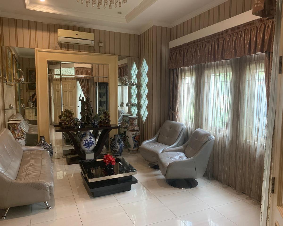 Dijual rumah besar di camar Bintaro Jaya Tangerang Selatan