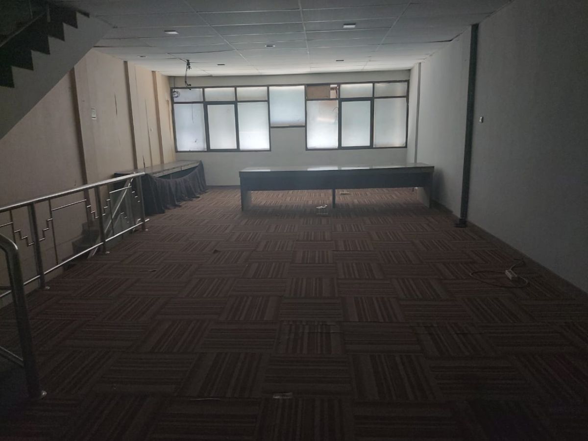 Disewakan Ruko Strategis 3 Lantai di Pusat Solo Kota Jalan Slamet Riyadi!! - Foto 6